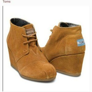TOMS Women’s hidden wedge brown suede boots
